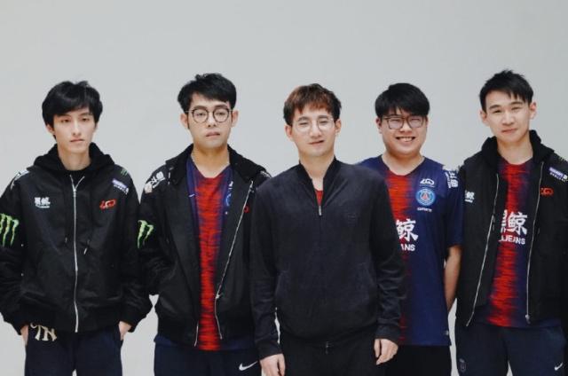 架与清晰的 架与清晰的